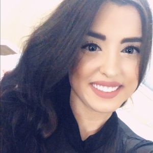 Meet your Posher, Laura